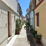 Style In A Pedestrian Quarter In The City\'S Heart